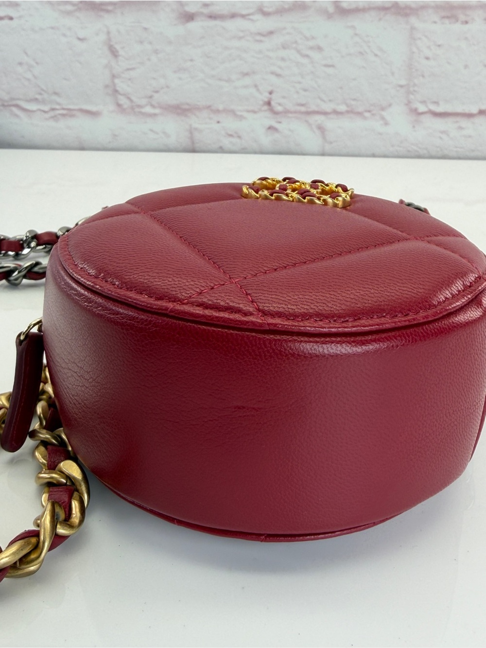 CHANEL 19 Red Quilted Round Mini Crossbody Mixed Metal Chain - Picture 8 of 15